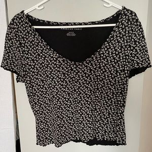 american eagle lettuce trim floral wide v-neck top